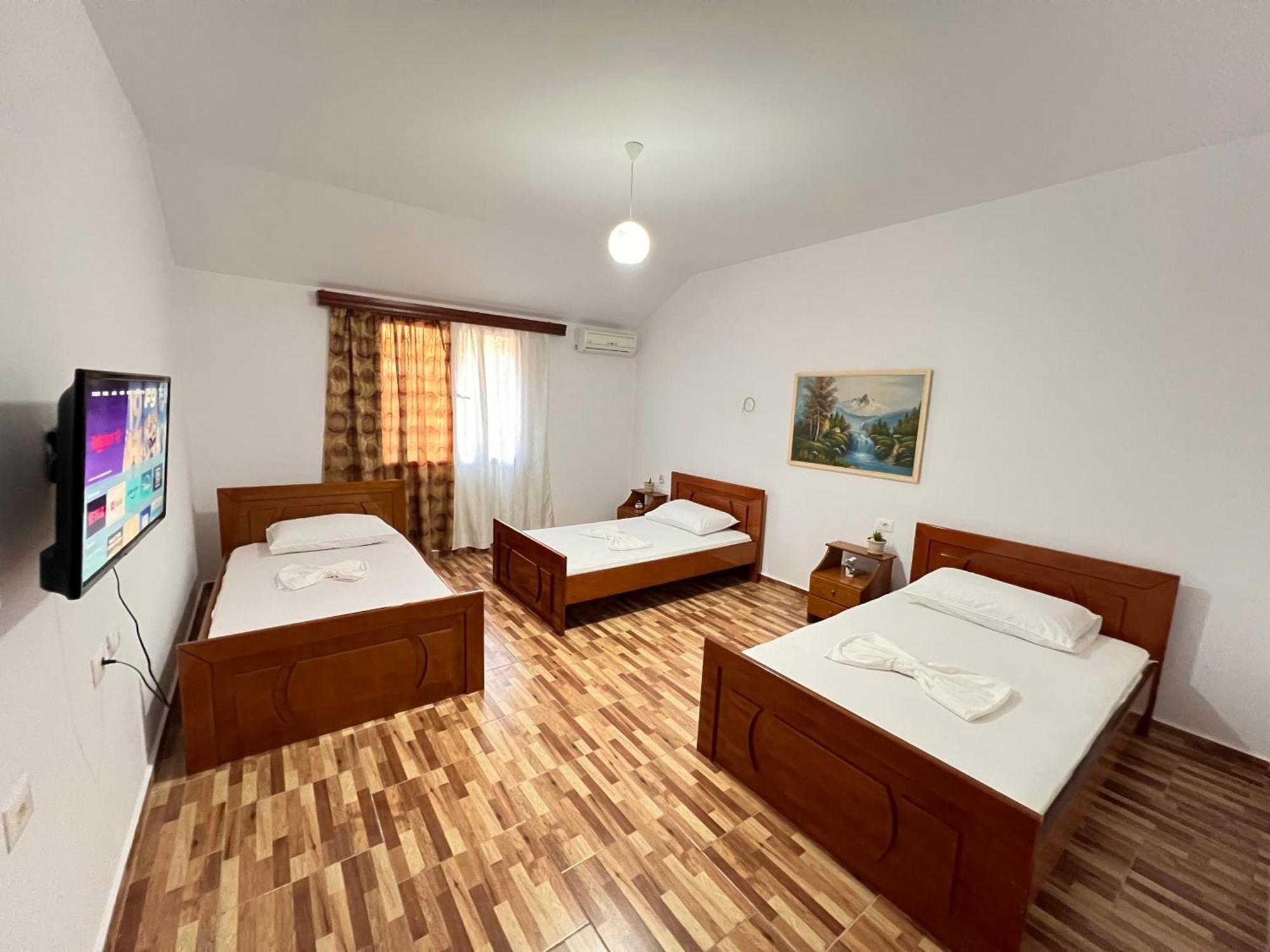 Villa Ensalv Berat - Apartment - Room - Penthouse Ruang foto