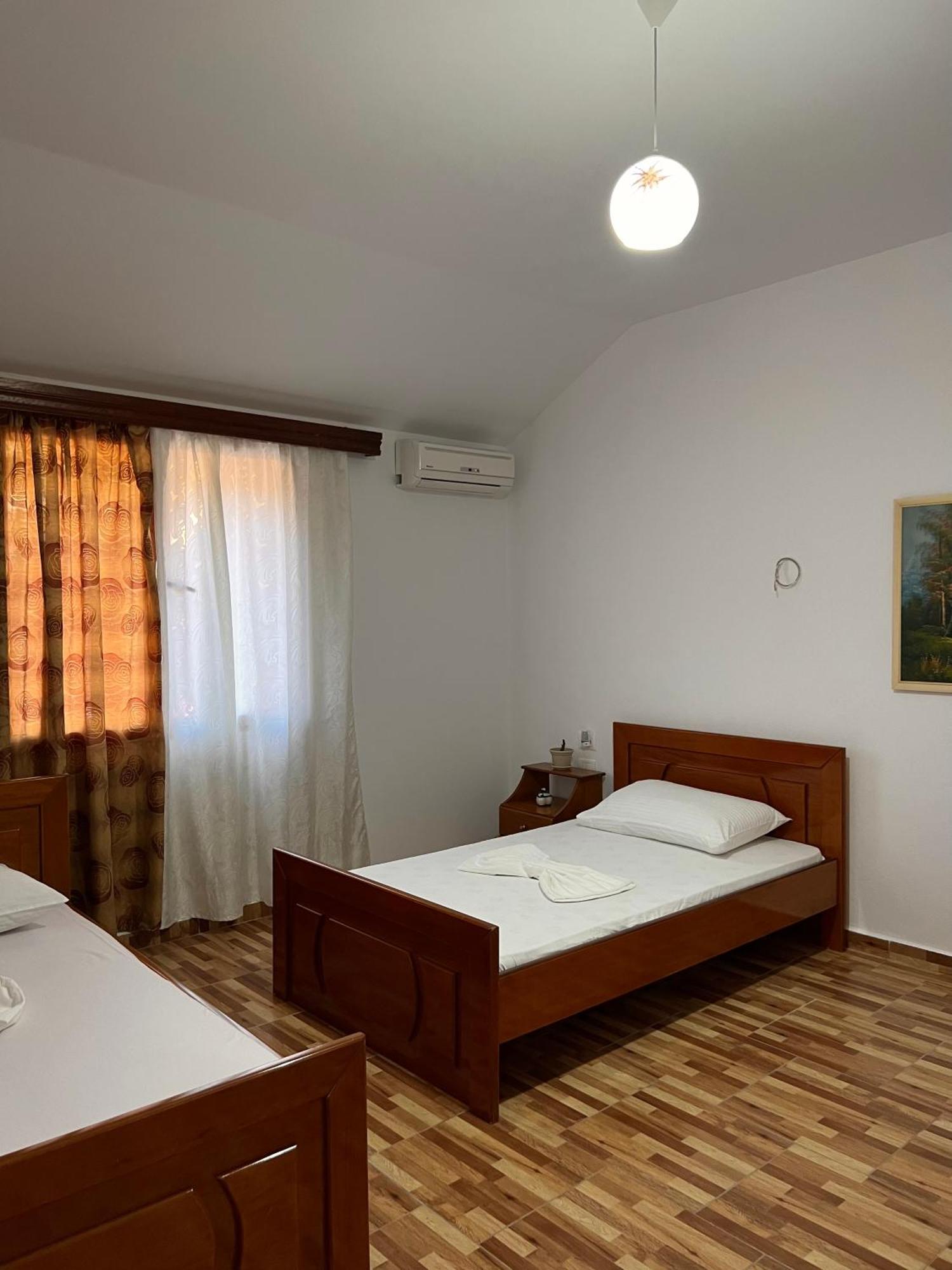 Villa Ensalv Berat - Apartment - Room - Penthouse Ruang foto