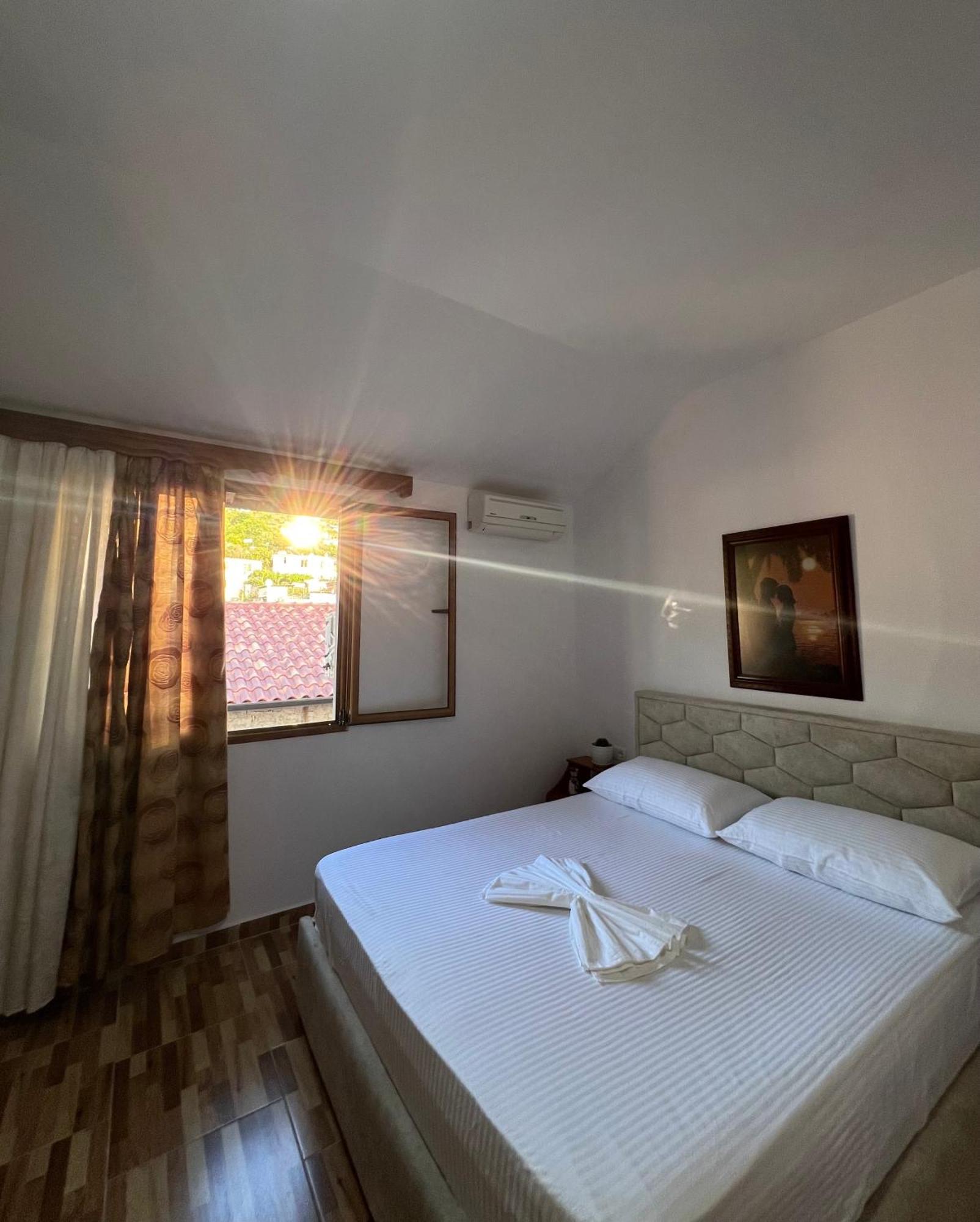 Villa Ensalv Berat - Apartment - Room - Penthouse Ruang foto