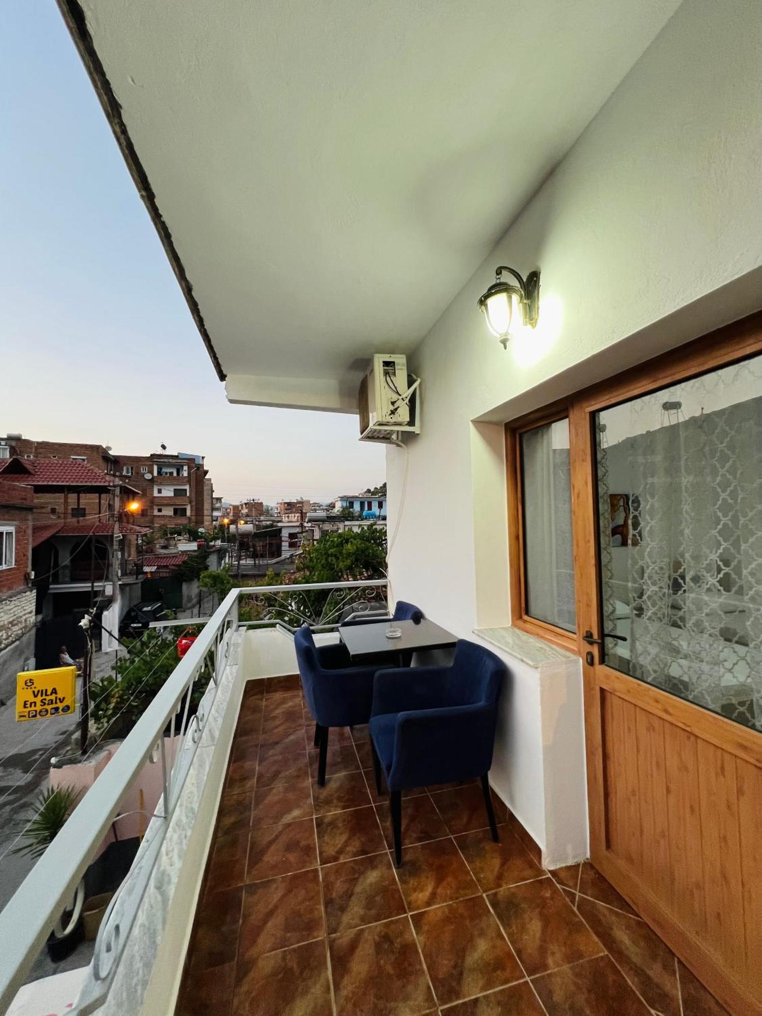 Villa Ensalv Berat - Apartment - Room - Penthouse Bagian luar foto