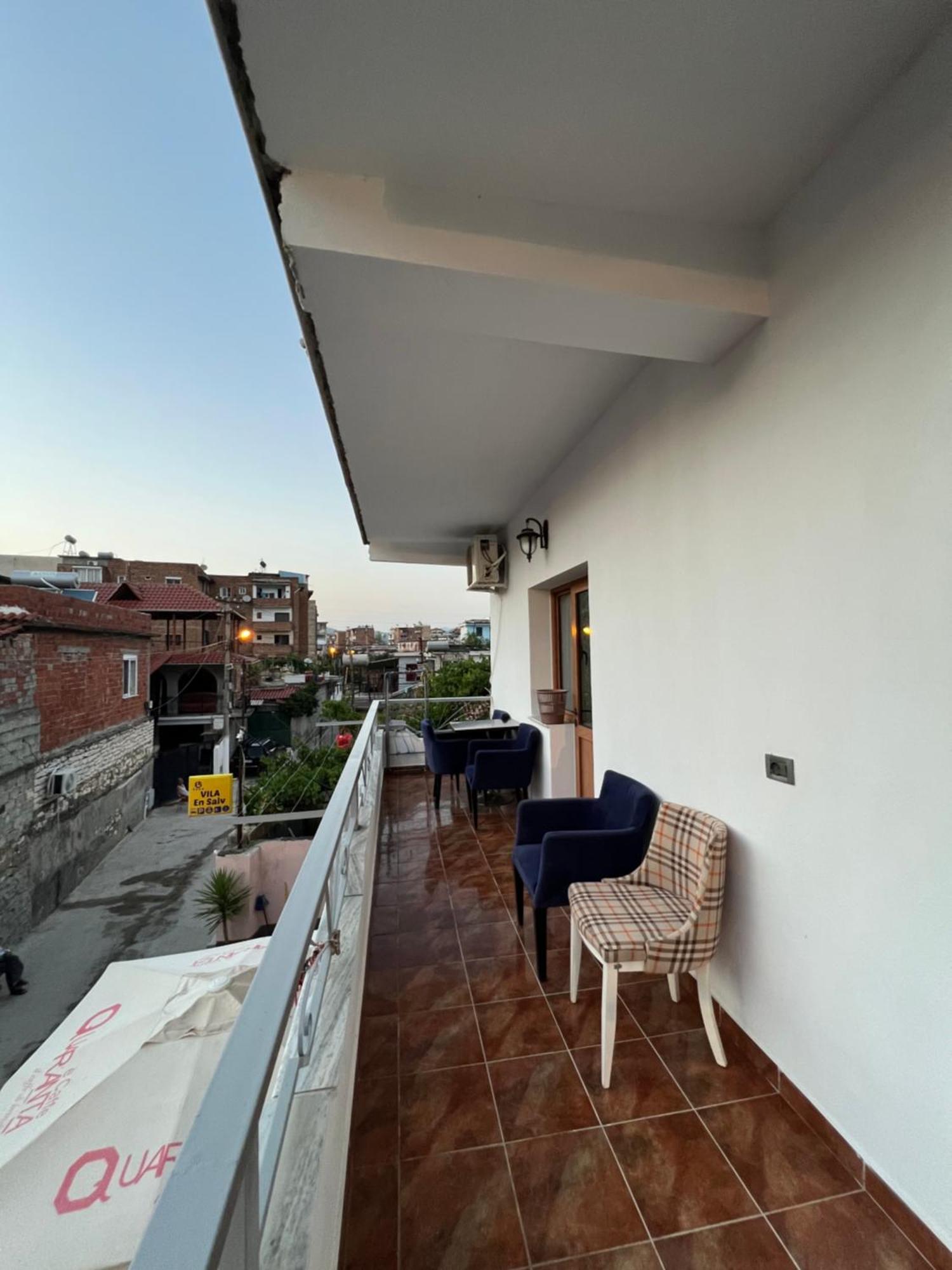 Villa Ensalv Berat - Apartment - Room - Penthouse Ruang foto